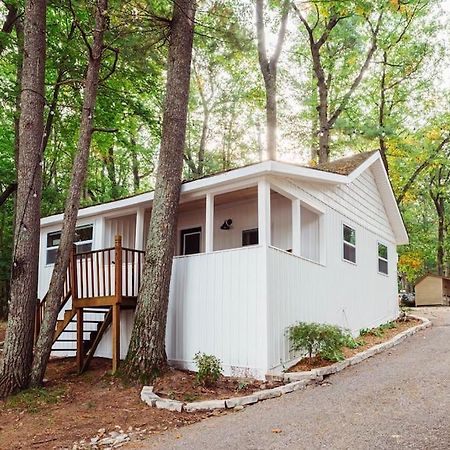Arbutus Lake 3 Bedroom Cottage Травърс Сити Екстериор снимка