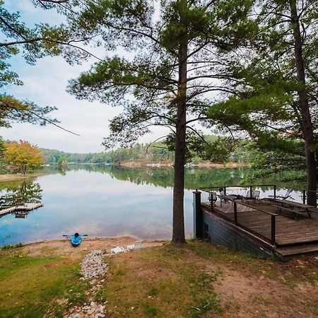Arbutus Lake 3 Bedroom Cottage Травърс Сити Екстериор снимка