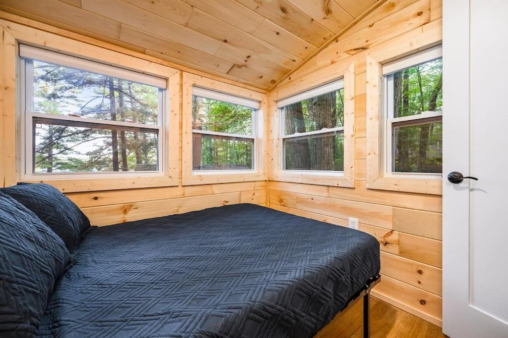 Arbutus Lake 3 Bedroom Cottage Травърс Сити Екстериор снимка