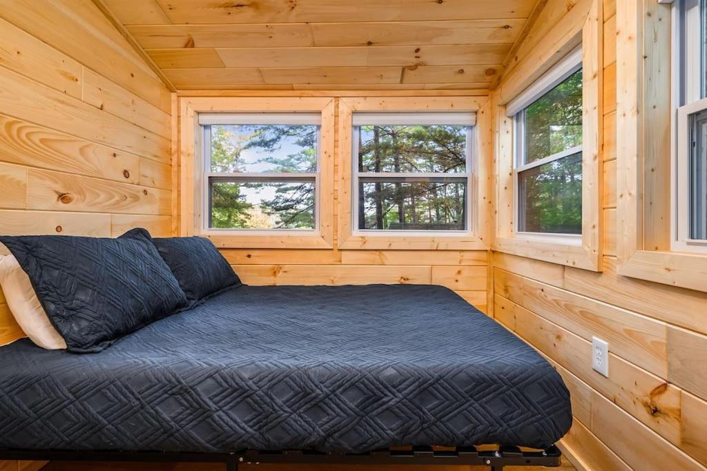 Arbutus Lake 3 Bedroom Cottage Травърс Сити Екстериор снимка