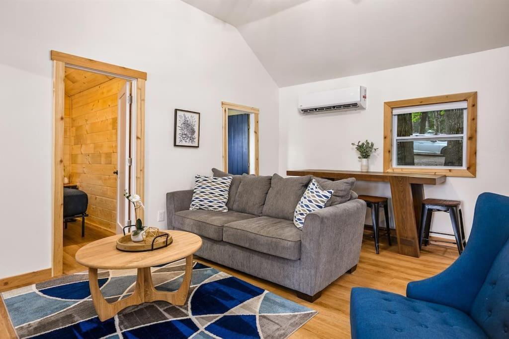 Arbutus Lake 3 Bedroom Cottage Травърс Сити Екстериор снимка