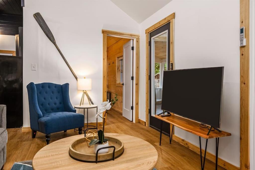 Arbutus Lake 3 Bedroom Cottage Травърс Сити Екстериор снимка